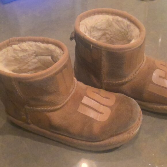 UGGS - Kids Classic Mini Boot - Picture 1 of 2
